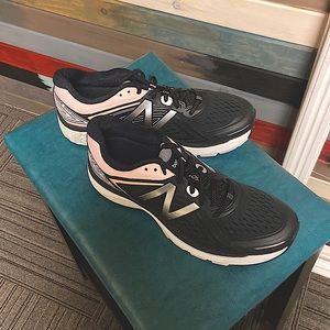 NWOT New Balance 860 v8